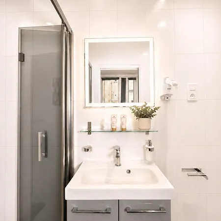 Appartement Charming - Louvre & Tuileries Gardens